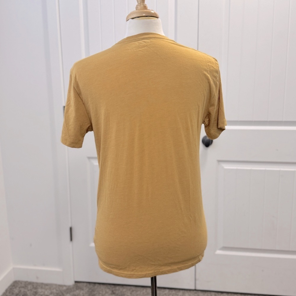 Men's Wrangler T-shirt Size M Gold Motorcycle Graphic Tee - Picture 3 of 4
